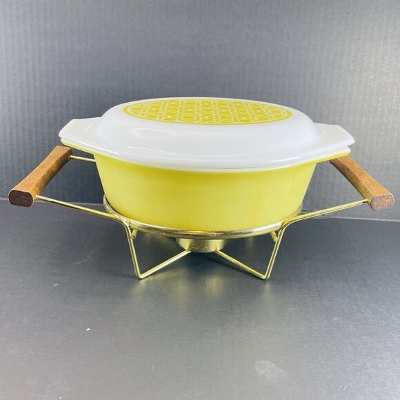 VTG 1970 Pyrex 1 1/2 Qt. Wicker Basket Weave Oval Casserole Cradle Warmer 5570 - Picture 1 of 16